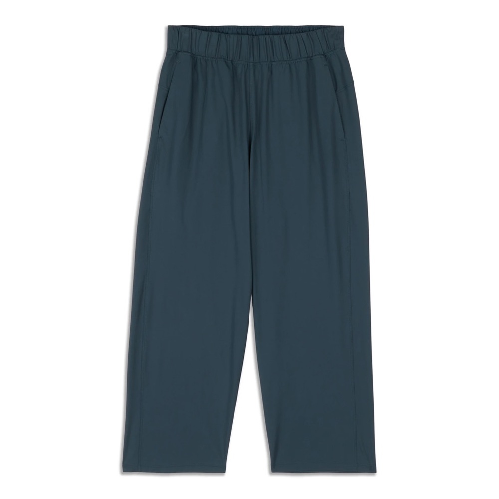 Lululemon Sz 8 NWT - Next Wave Crop - color Gravity